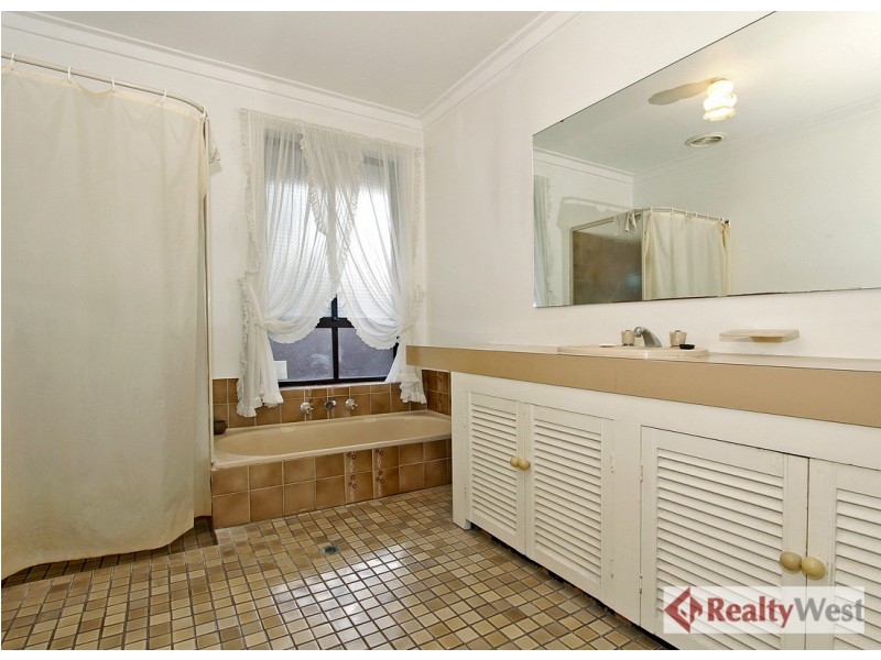 105 Edgewater Drive, Edgewater WA 6027