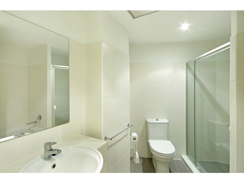 284/80 John Whiteway Drive, Gosford NSW 2250