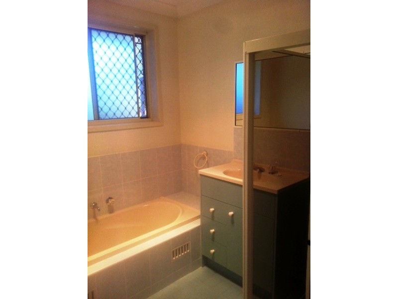 13 Priestly Parade, Point Clare NSW 2250