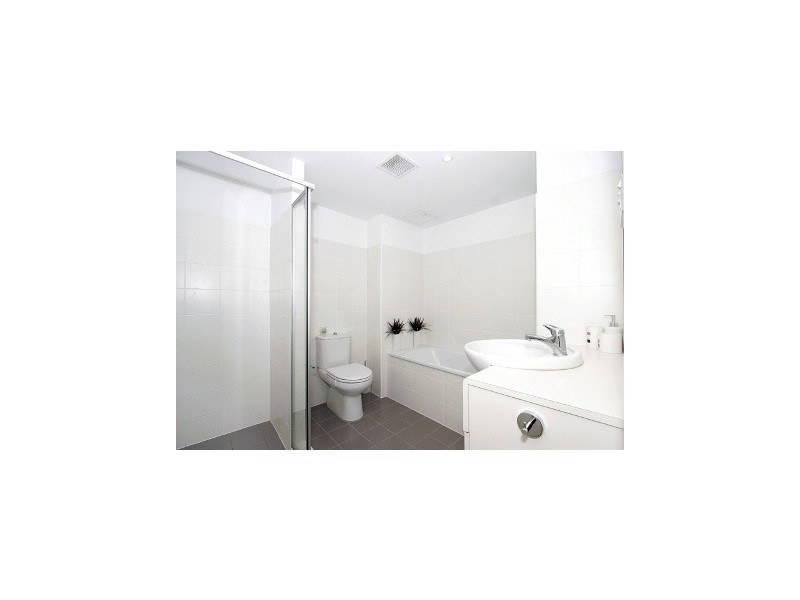 225/80 John Whiteway Drive, Gosford NSW 2250