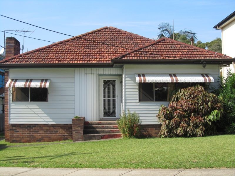 11 Highland Road, Peakhurst NSW 2210