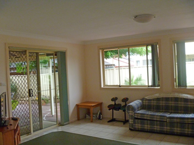 12 Carstairs Pl, St Andrews NSW 2566