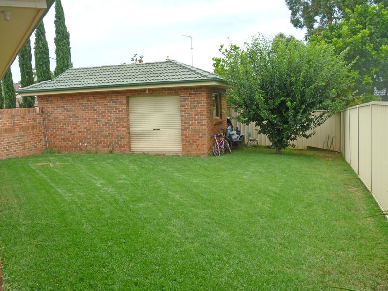 12 Carstairs Pl, St Andrews NSW 2566