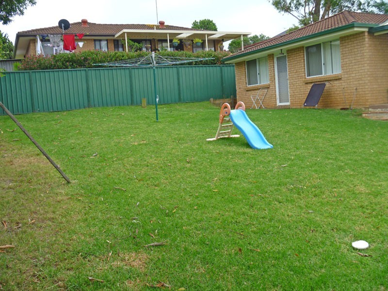 4 Darnay Pl, Ambarvale NSW 2560