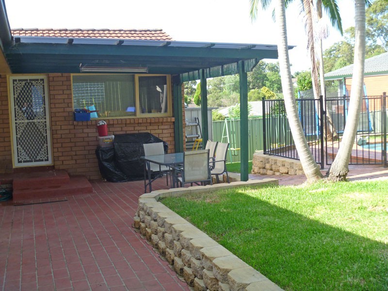 4 Jarrah Pl, Bradbury NSW 2560