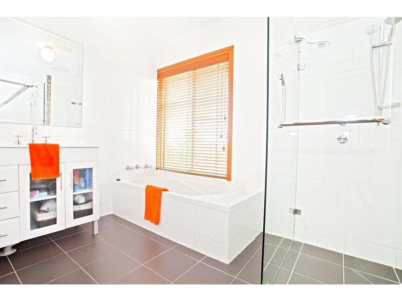 37 Braeside Cr, Glen Alpine NSW 2560