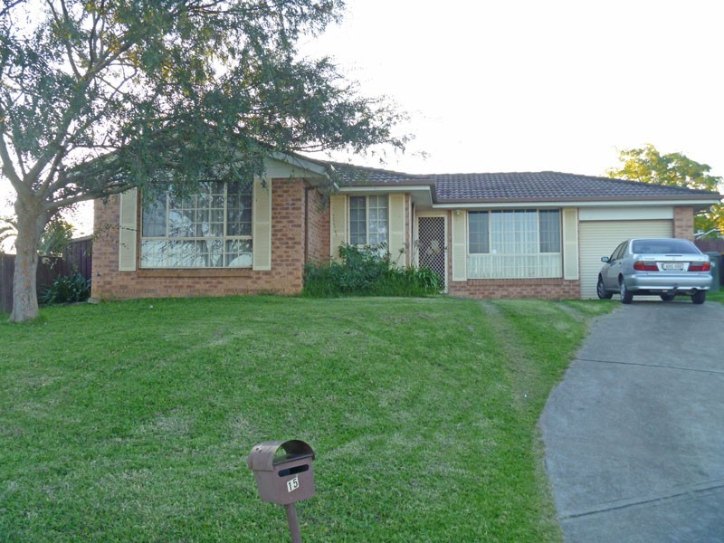 15 Osburn Rd, St Helens Park NSW 2560