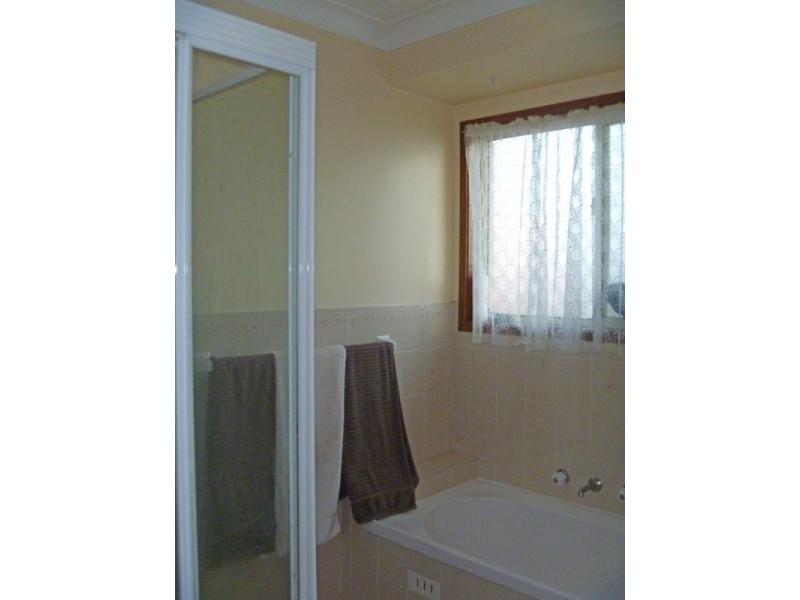 15 Osburn Rd, St Helens Park NSW 2560