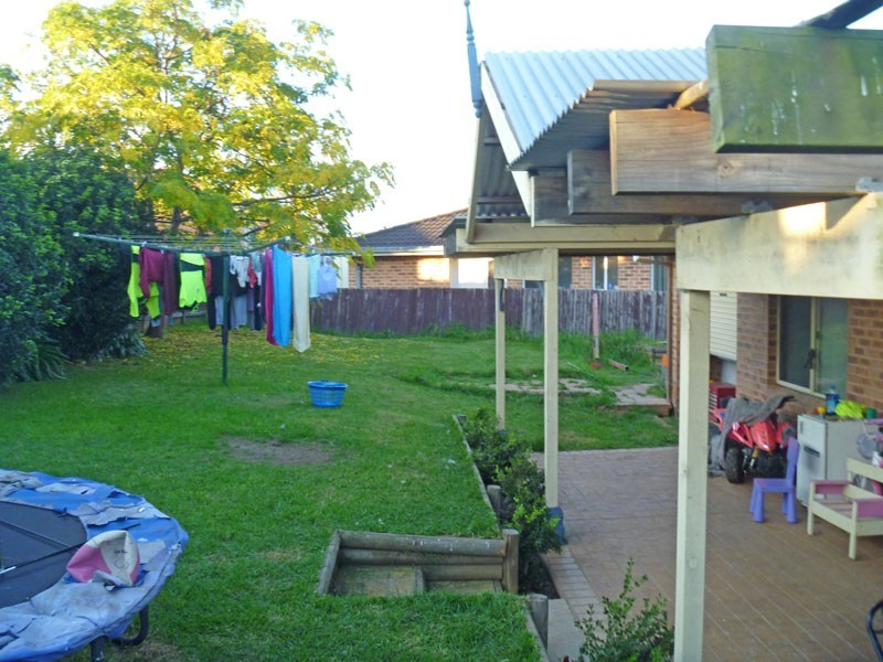 15 Osburn Rd, St Helens Park NSW 2560