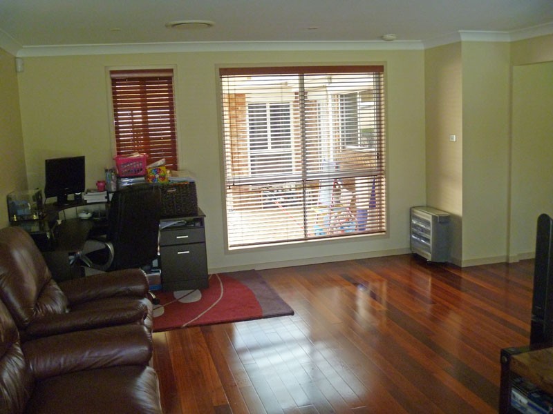 8 Jordan Pl, Kearns NSW 2558