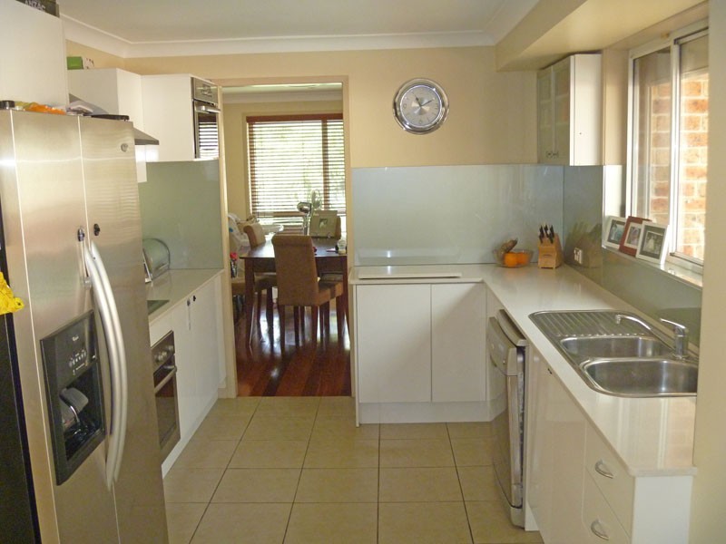 8 Jordan Pl, Kearns NSW 2558