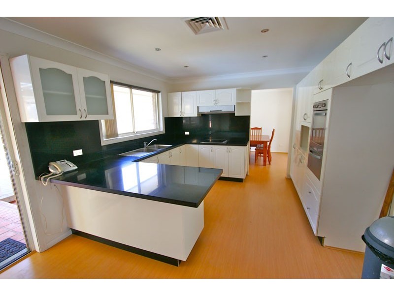 4 Arunta Cres, Leumeah NSW 2560