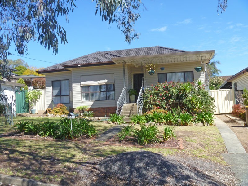 3 Bundarra Rd, Campbelltown NSW 2560