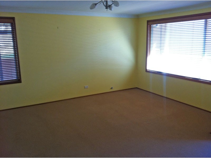 16 Holborn St, Ambarvale NSW 2560