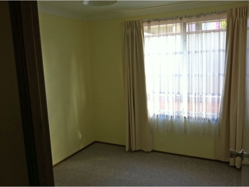 16 Holborn St, Ambarvale NSW 2560