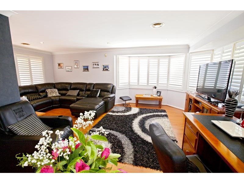 2 Freeman CCT, Ingleburn NSW 2565