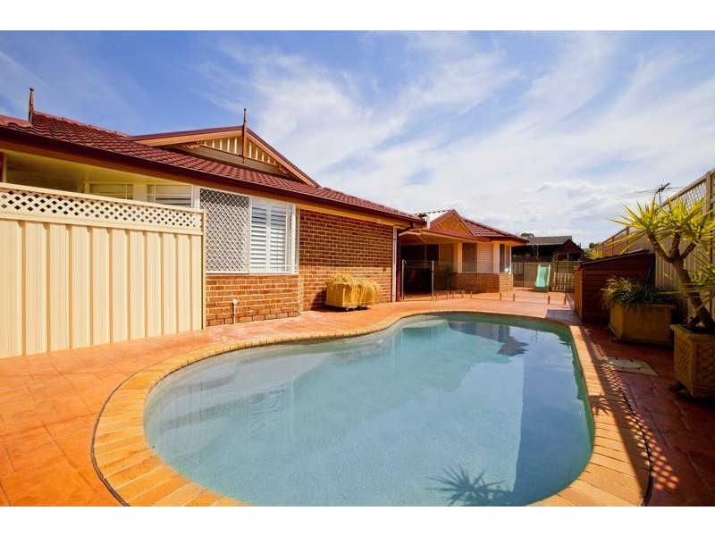 2 Freeman CCT, Ingleburn NSW 2565
