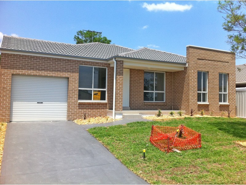 13 Percival Ave, Ingleburn NSW 2565
