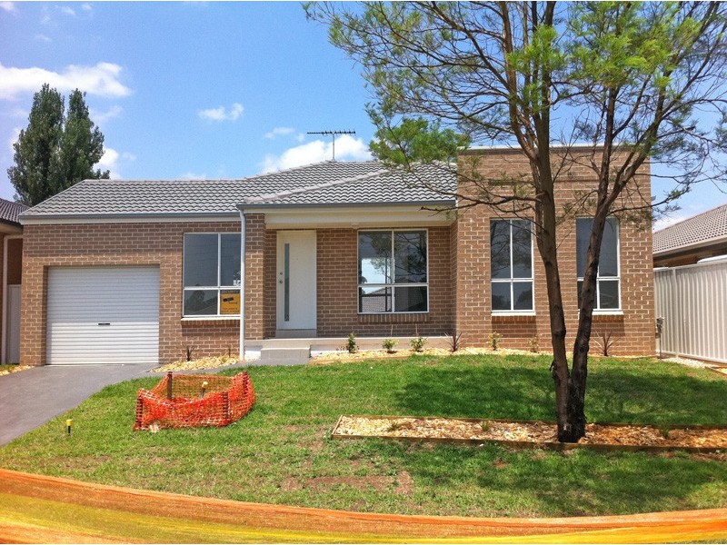 13 Percival Ave, Ingleburn NSW 2565