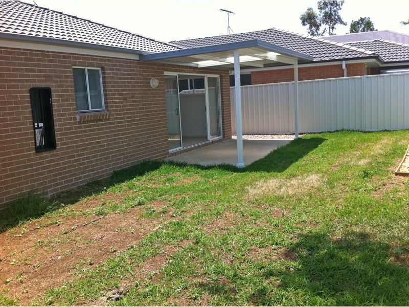 13 Percival Ave, Ingleburn NSW 2565