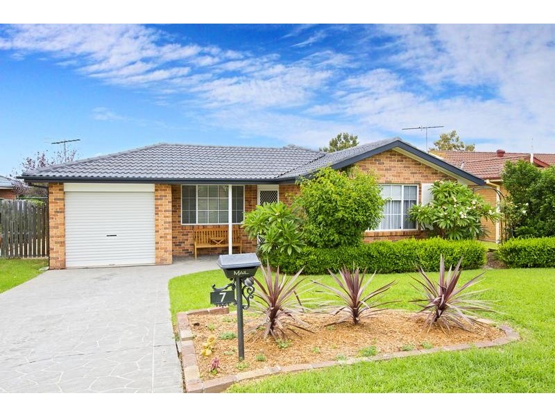 7 Scobie Place, Mount Annan NSW 2567