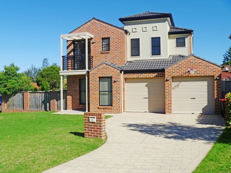 1 Canadian Place, Kearns NSW 2558