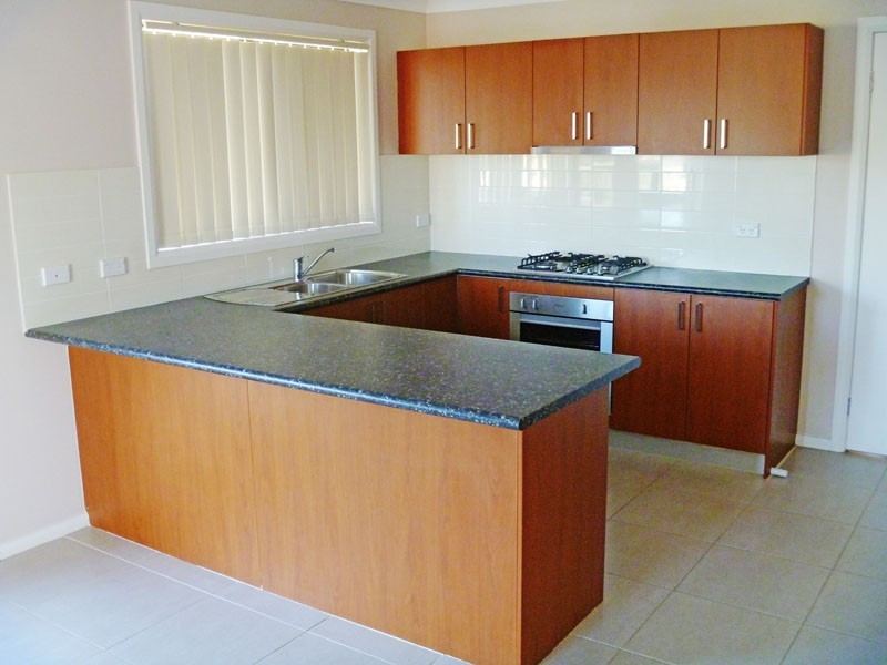 1 Canadian Place, Kearns NSW 2558