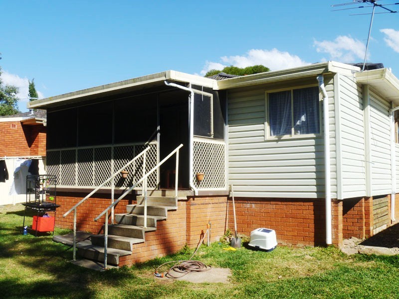 19 Lugarno Ave, Leumeah NSW 2560