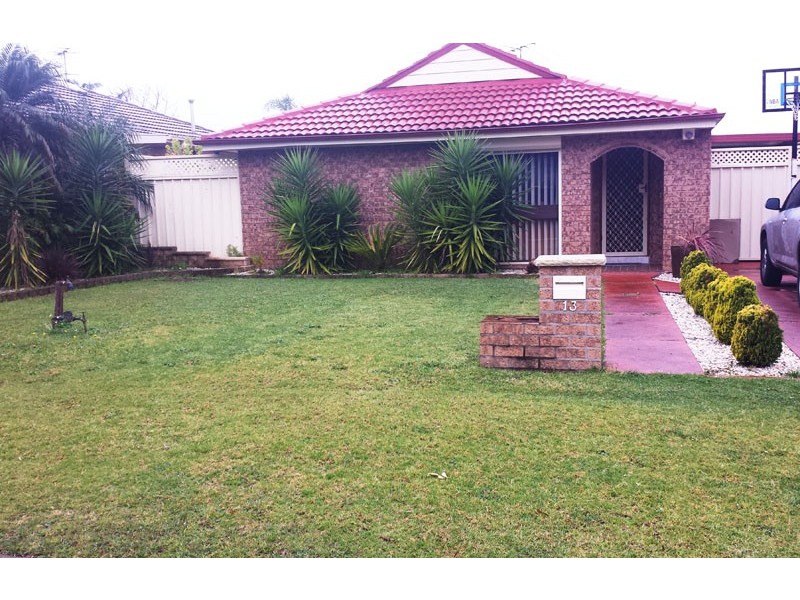 13 Wintaroo Cres, St Helens Park NSW 2560
