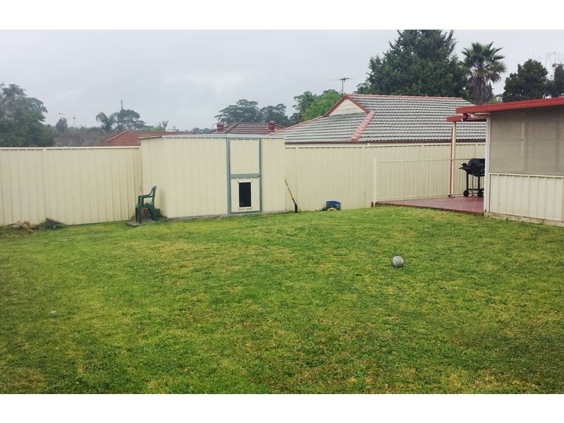 13 Wintaroo Cres, St Helens Park NSW 2560