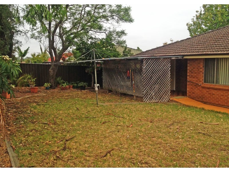 30 Lorikeet Ave, Ingleburn NSW 2565