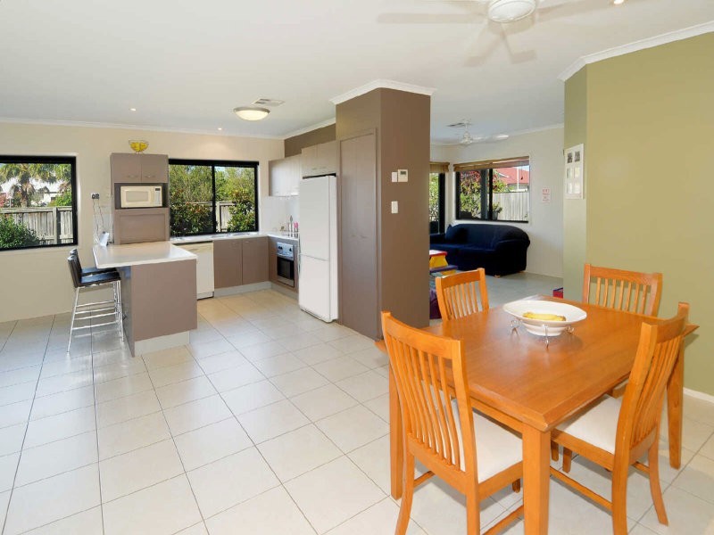 1 Saba Pl, Kawana Island QLD 4575