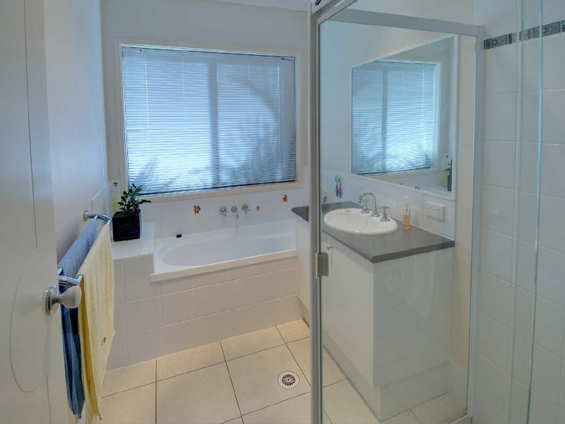 1 Saba Pl, Kawana Island QLD 4575