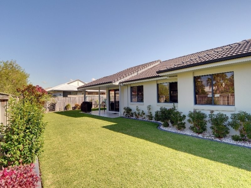 1 Saba Pl, Kawana Island QLD 4575