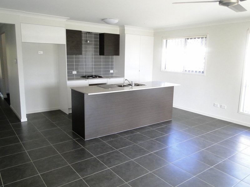 27 Hipwood St, Morayfield QLD 4506