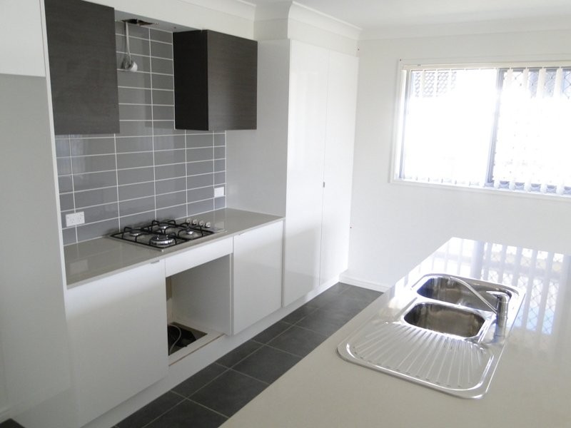 27 Hipwood St, Morayfield QLD 4506