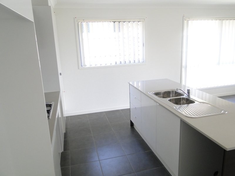 27 Hipwood St, Morayfield QLD 4506