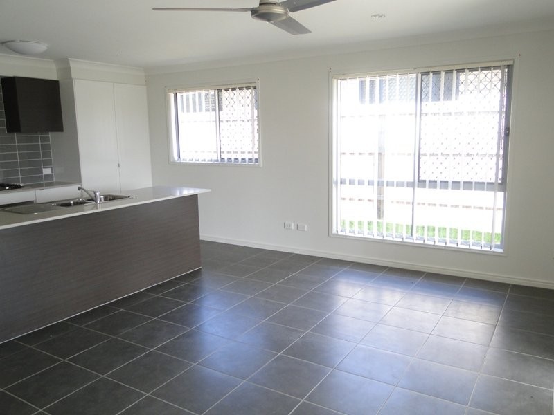 27 Hipwood St, Morayfield QLD 4506