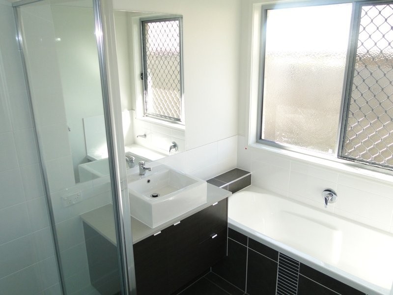 27 Hipwood St, Morayfield QLD 4506