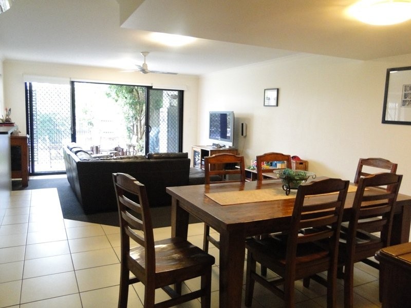 2/2 Lakehead Dve, Sippy Downs QLD 4556