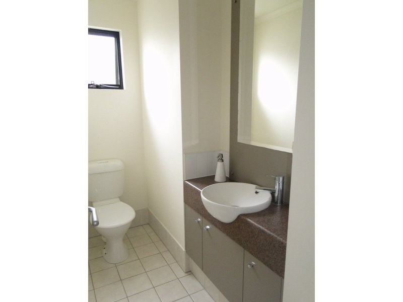 2/2 Lakehead Dve, Sippy Downs QLD 4556