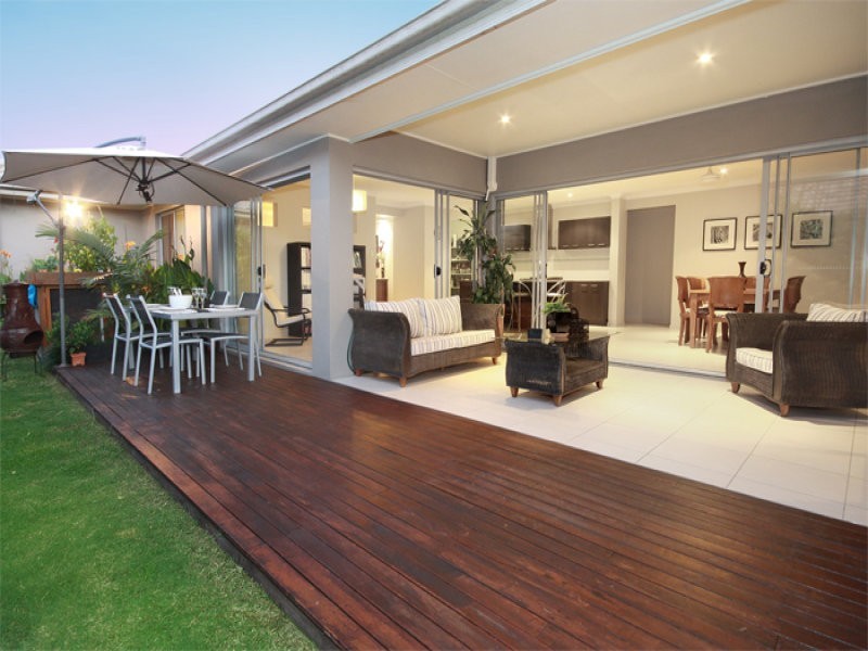 112 Grand Parade, Parrearra QLD 4575