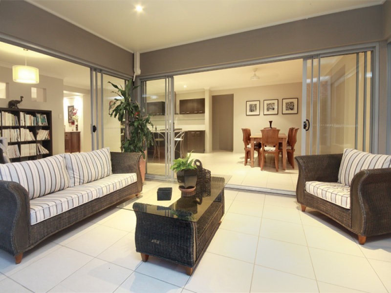 112 Grand Parade, Parrearra QLD 4575