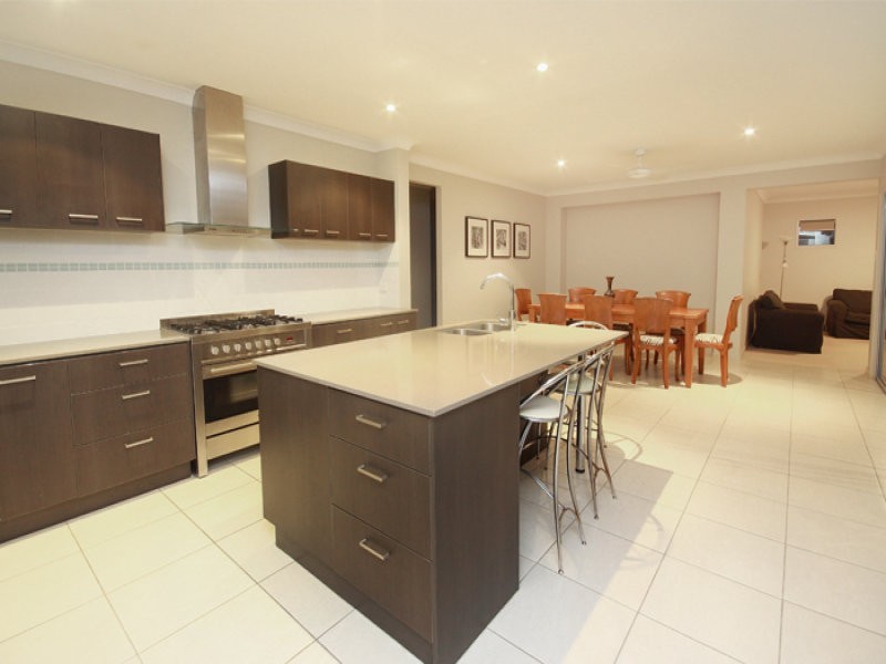 112 Grand Parade, Parrearra QLD 4575