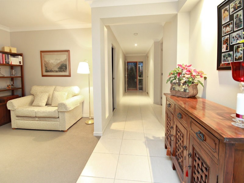 112 Grand Parade, Parrearra QLD 4575