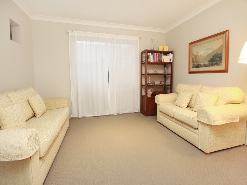 112 Grand Parade, Parrearra QLD 4575