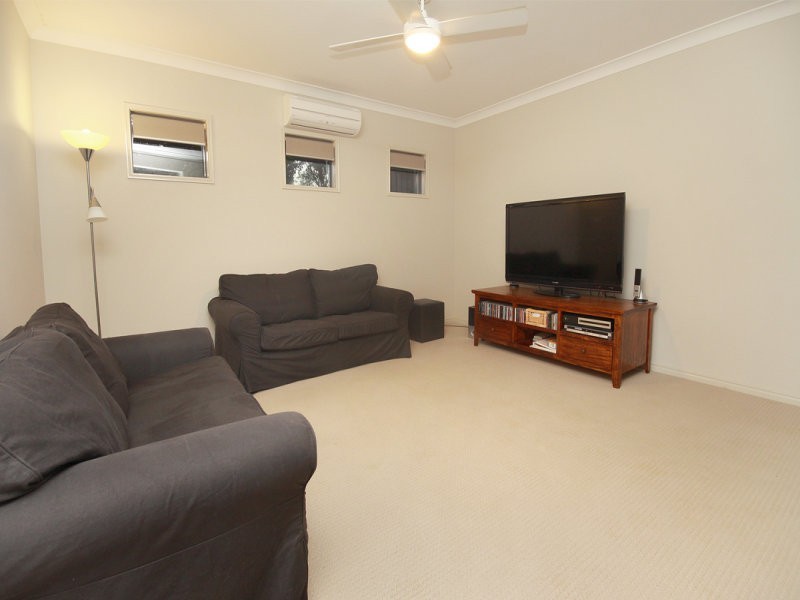 112 Grand Parade, Parrearra QLD 4575