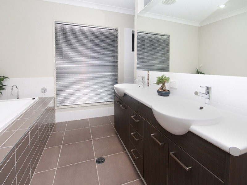 112 Grand Parade, Parrearra QLD 4575