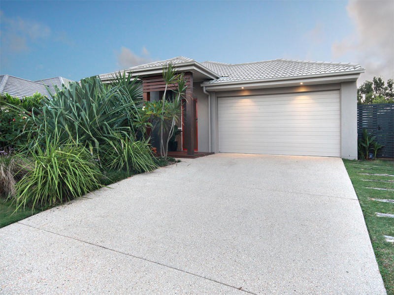 112 Grand Parade, Parrearra QLD 4575