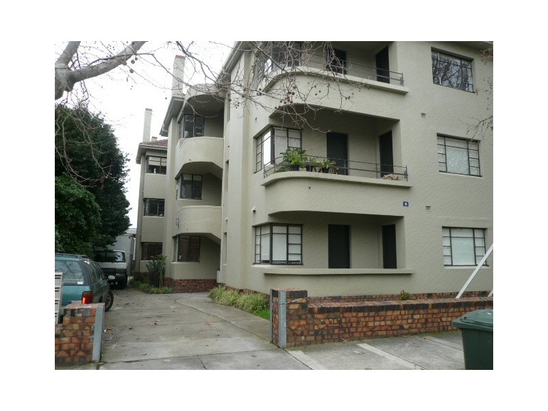 2/16 Charnwood Road, St Kilda VIC 3182